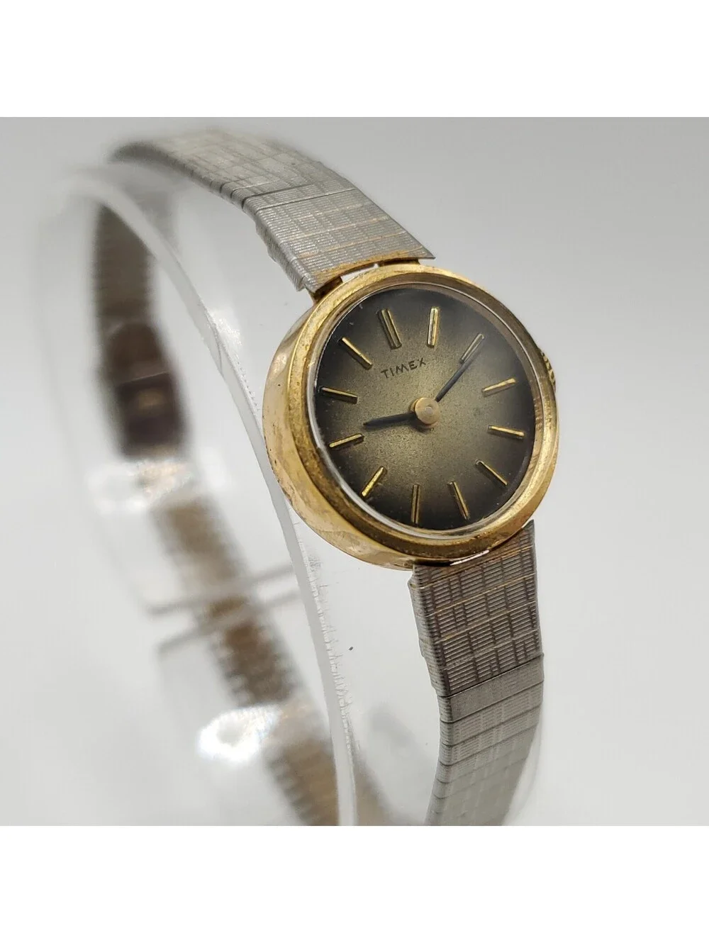 Vintage Timex Mechanical Gold Tone Adjustable Band Womens Watch 17mm Running